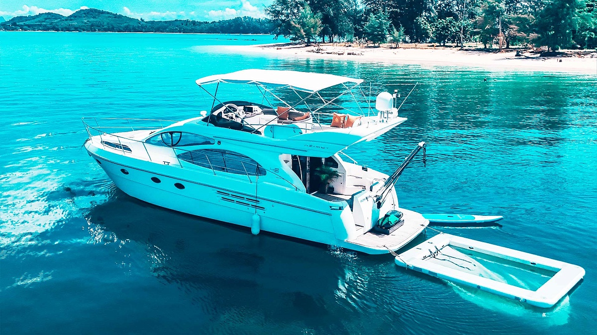 Аренда моторной яхты Azimut 46 на Пхукете